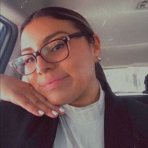 Meet your Posher, Alma